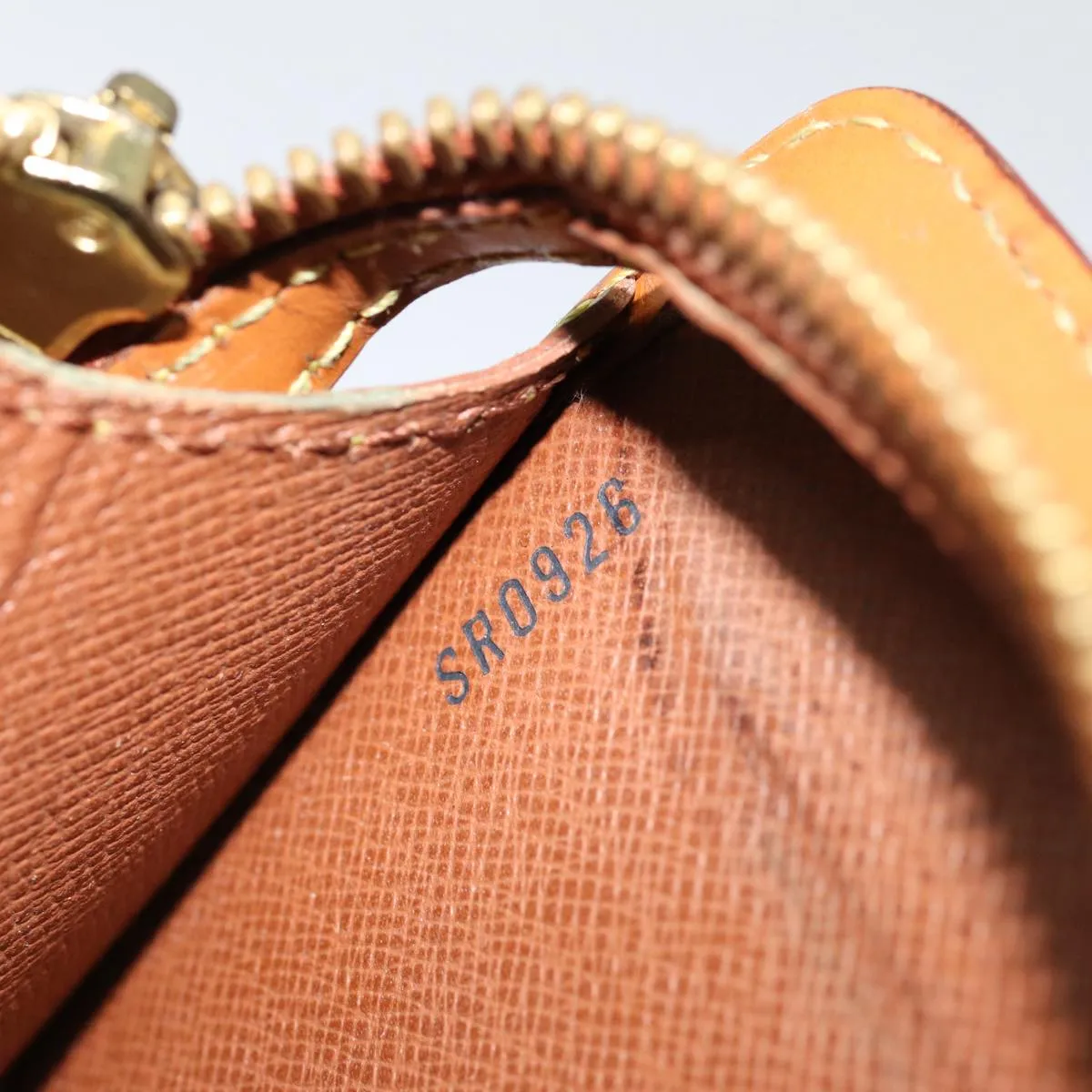 Trendy Inspired Louis Vuitton Epi Pochette Homme Clutch Bag Brown Zipangu Gold M52528 Auth 88069