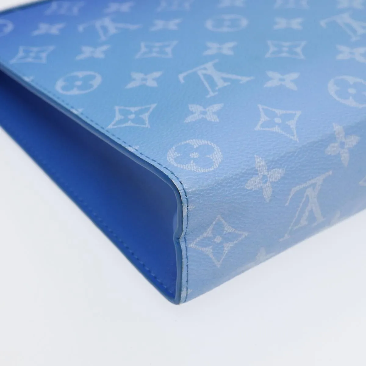 Trendy Inspired Louis Vuitton Monogram Clouds Pochette Voyage Clutch Bag Blue M45480 Auth 88070a