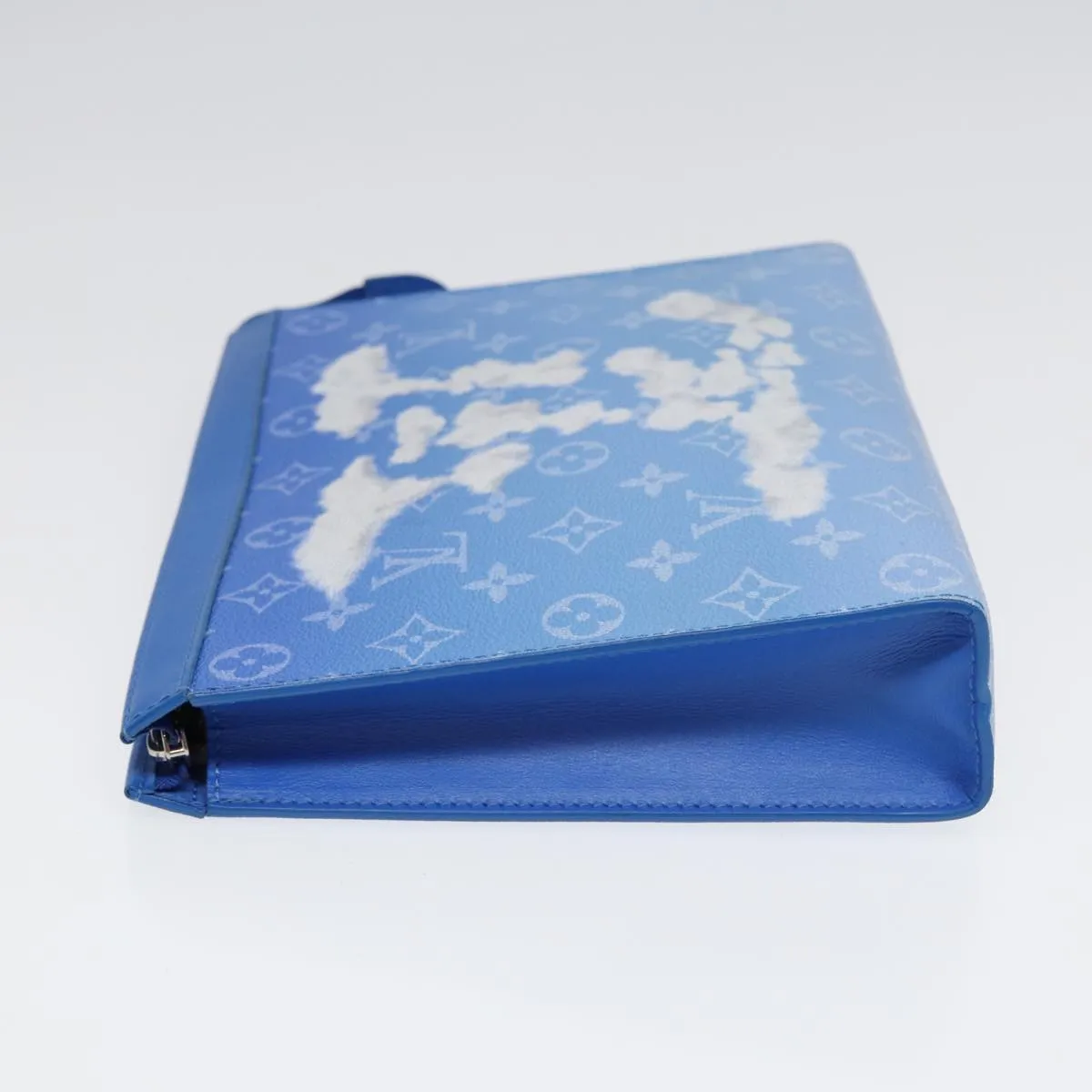 Trendy Inspired Louis Vuitton Monogram Clouds Pochette Voyage Clutch Bag Blue M45480 Auth 88070a