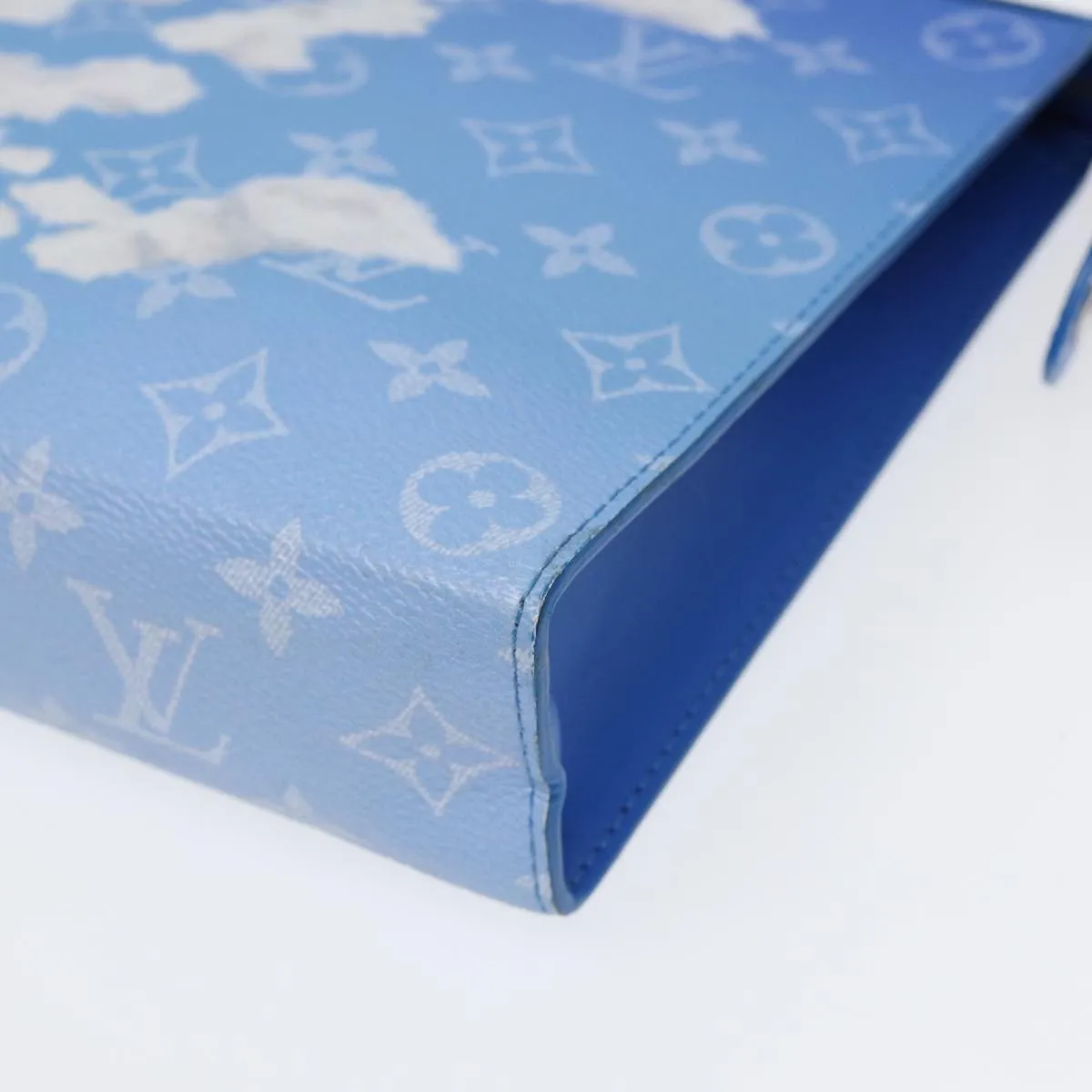 Trendy Inspired Louis Vuitton Monogram Clouds Pochette Voyage Clutch Bag Blue M45480 Auth 88070a
